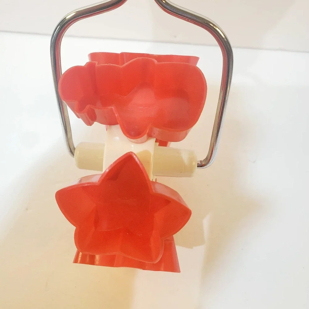 Vtg Wilton Santas Cookie Cutter Wheel 1992 6 Shapes Star Tree Bell Snowman Bear